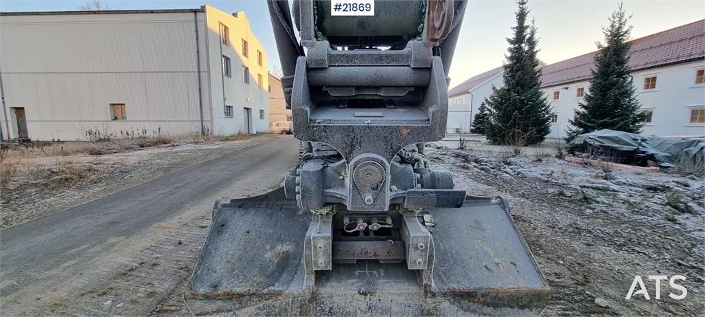 Volvo EC300el excavator w/ Toothed bucket, Sanding bucke