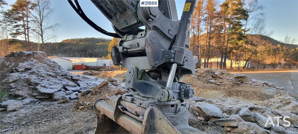 Volvo EC300el excavator w/ Toothed bucket, Sanding bucke