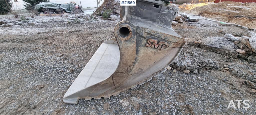 Volvo EC300el excavator w/ Toothed bucket, Sanding bucke