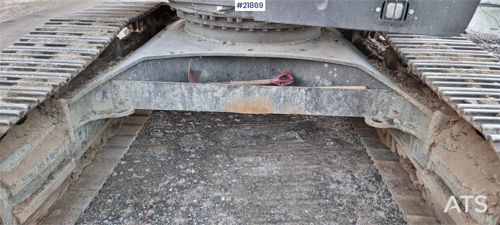 Volvo EC300el excavator w/ Toothed bucket, Sanding bucke