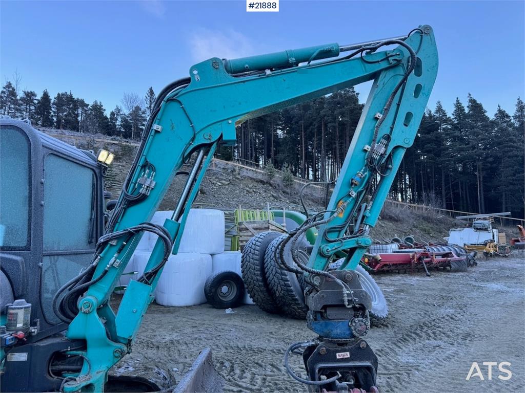 Kobelco SK55SRX-6 with Rototilt and 3 buckets. 2330 hours!