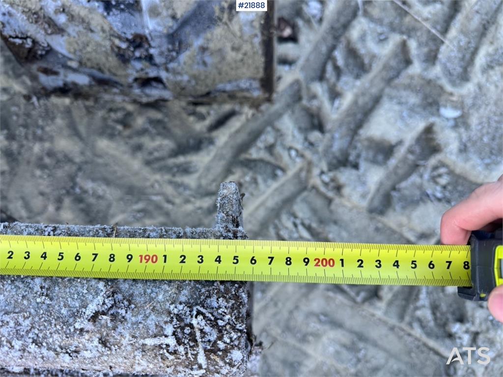 Kobelco SK55SRX-6 with Rototilt and 3 buckets. 2330 hours!