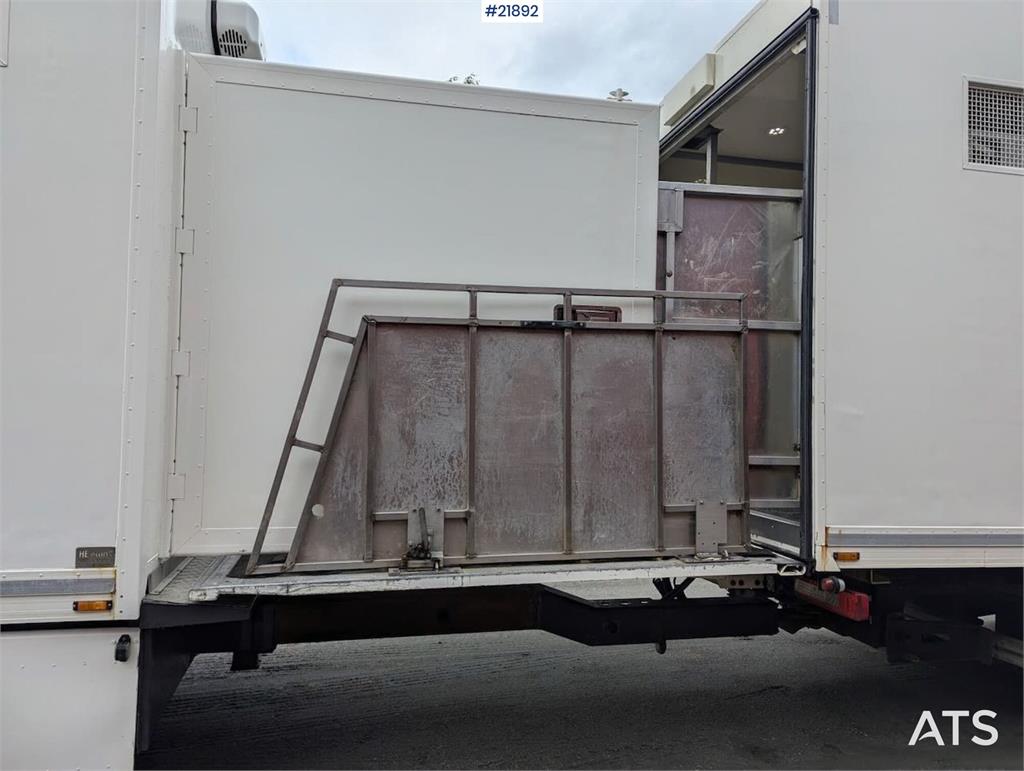 Renault 520T High 6x2 livestock truck with HFR trailer