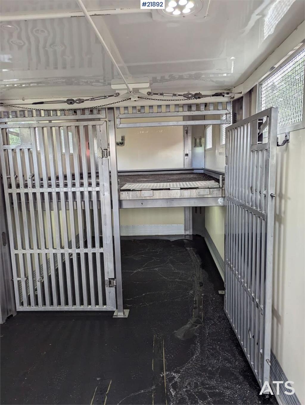 Renault 520T High 6x2 livestock truck with HFR trailer