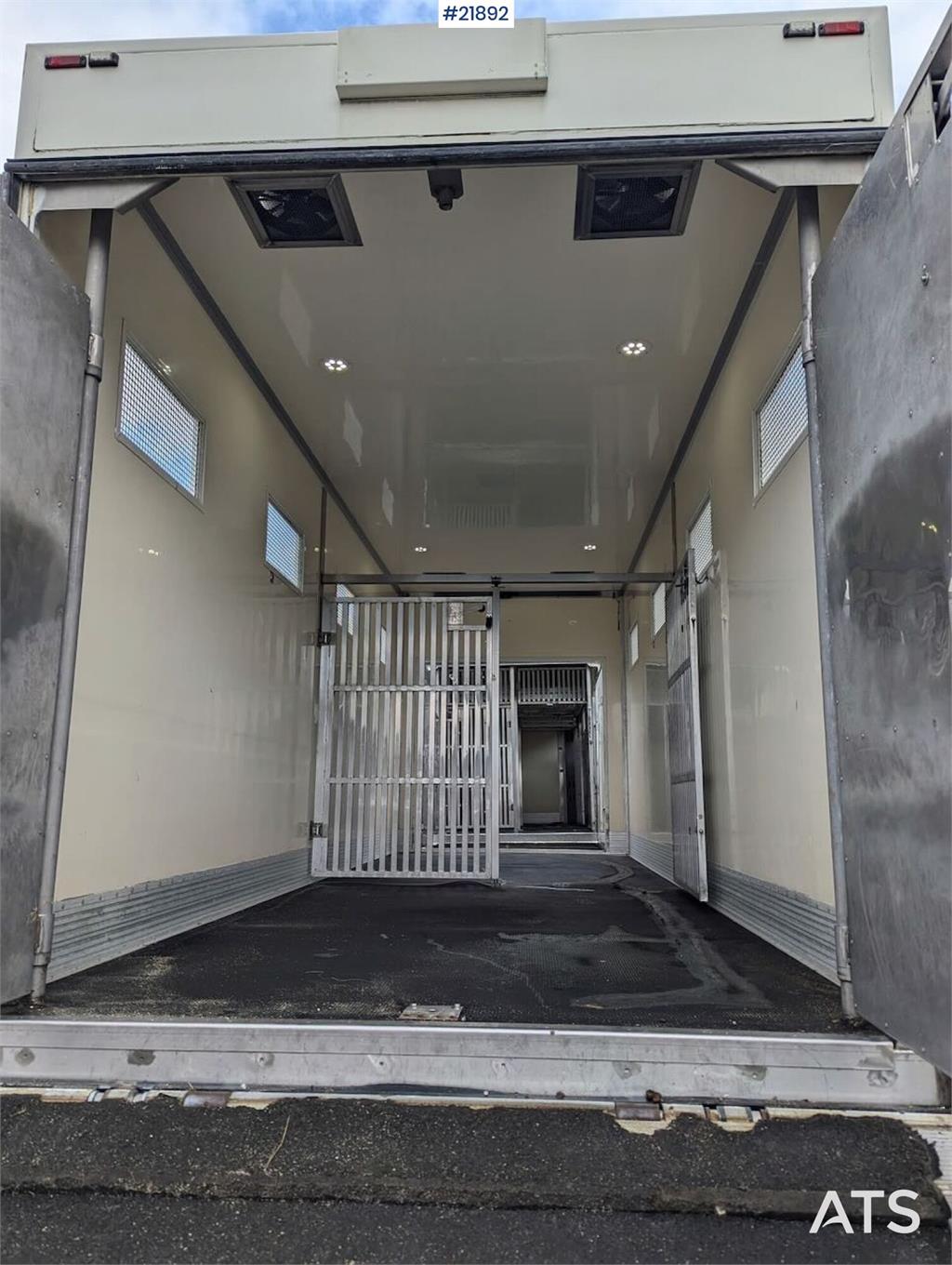 Renault 520T High 6x2 livestock truck with HFR trailer