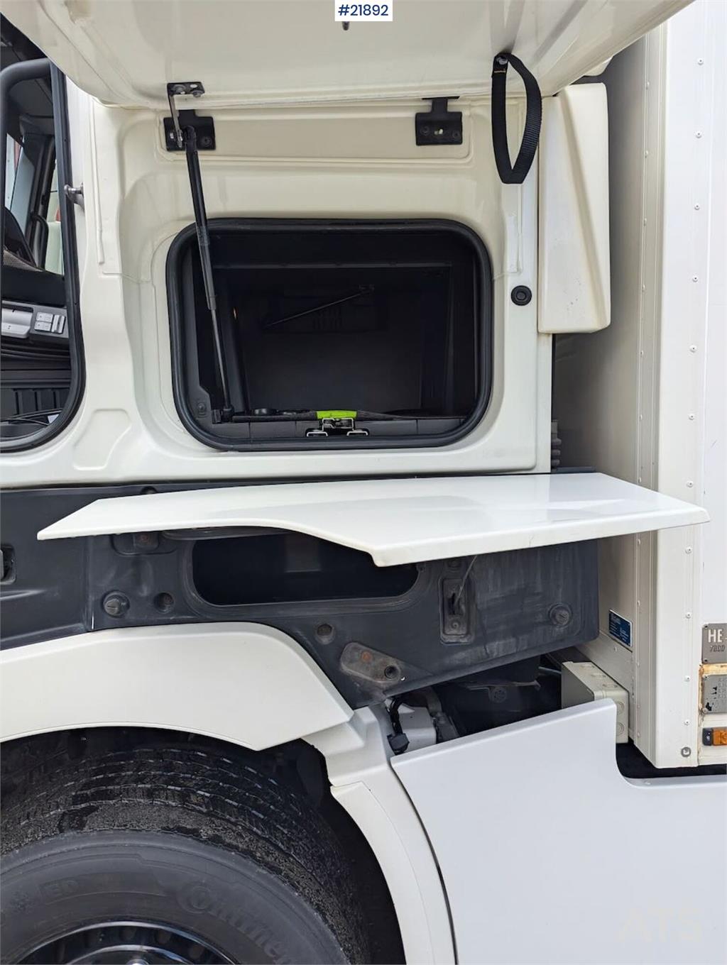 Renault 520T High 6x2 livestock truck with HFR trailer