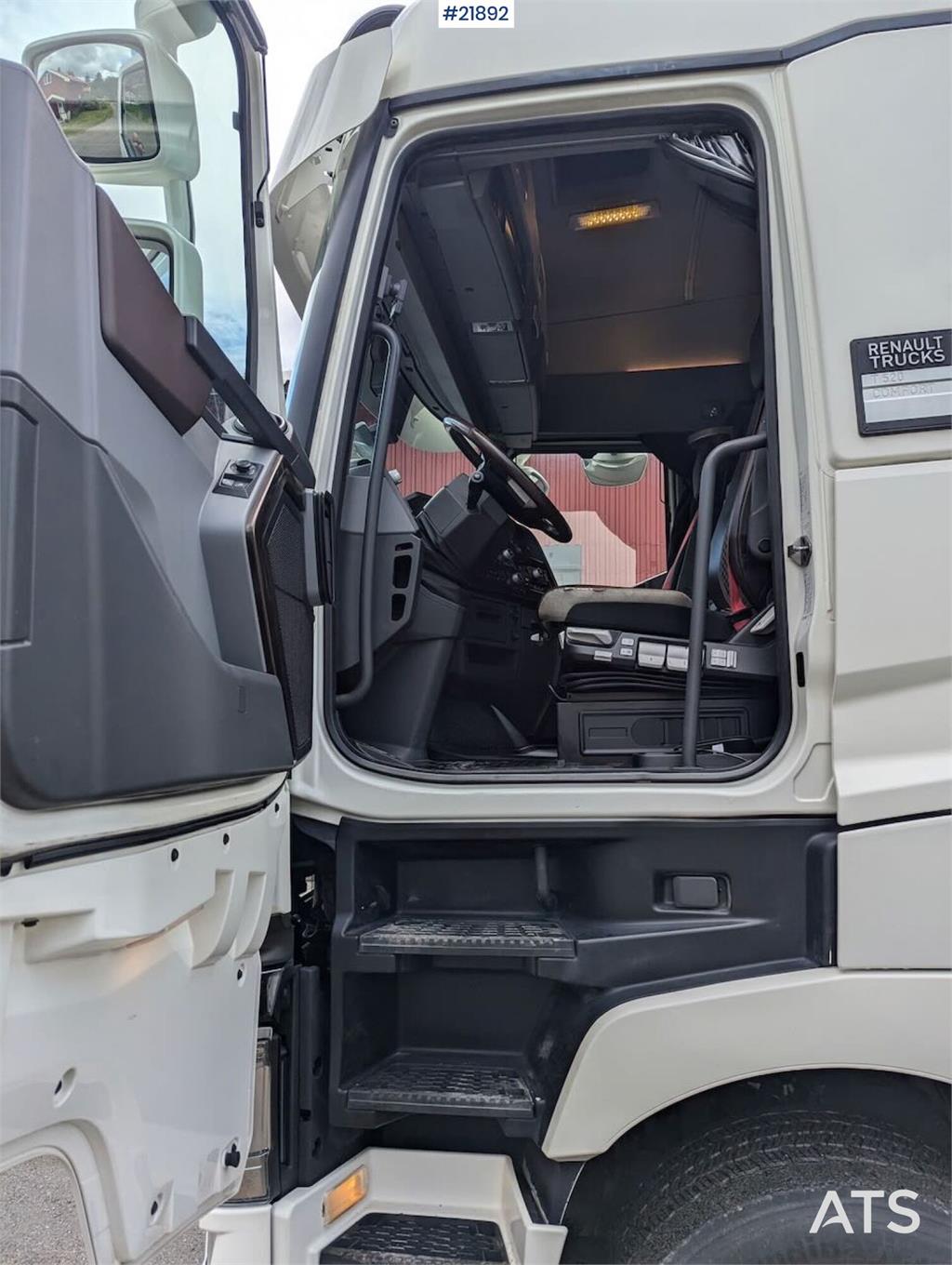 Renault 520T High 6x2 livestock truck with HFR trailer