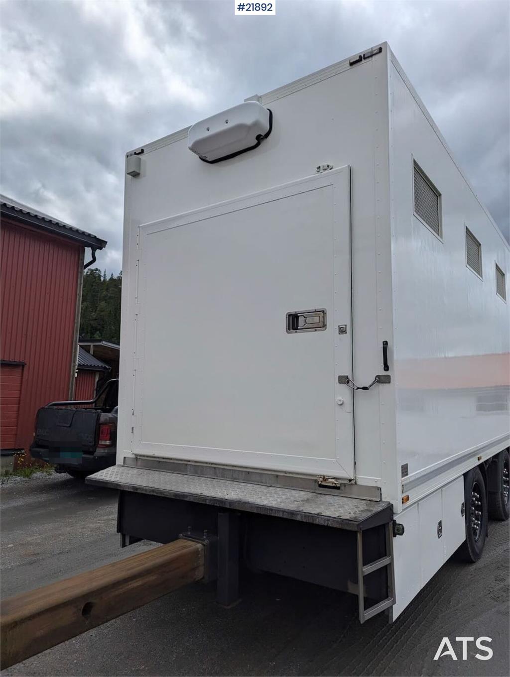 Renault 520T High 6x2 livestock truck with HFR trailer