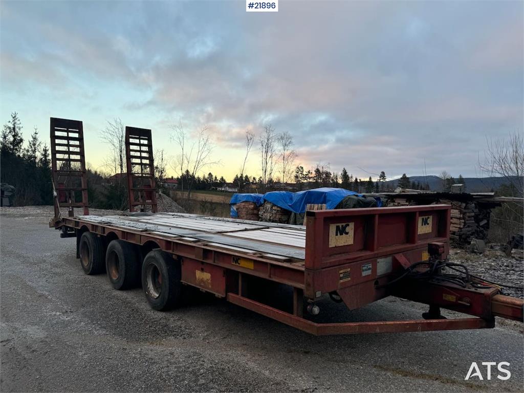 NC 3-axle machine trailer