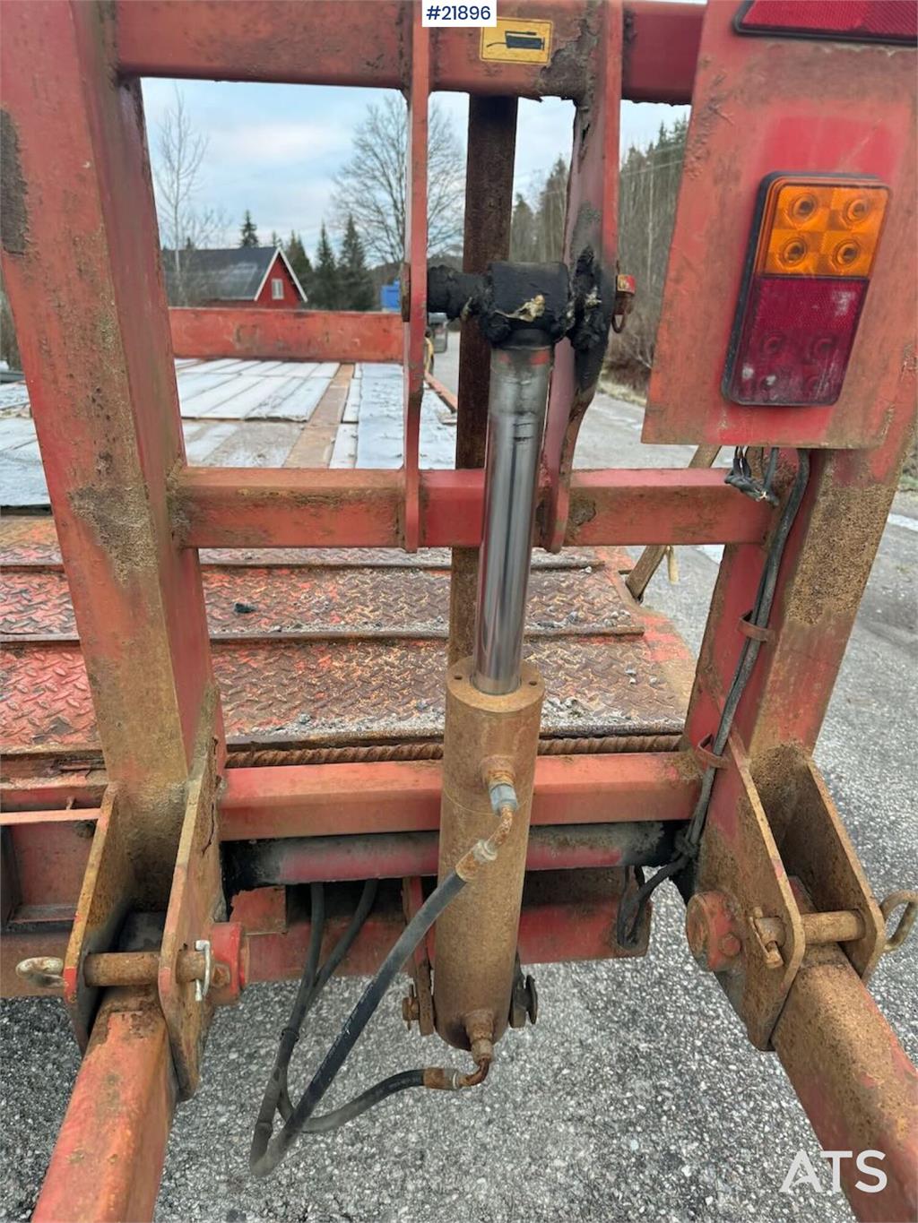 NC 3-axle machine trailer