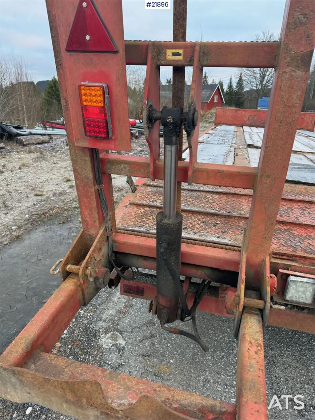 NC 3-axle machine trailer