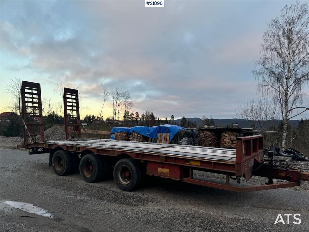 NC 3-axle machine trailer