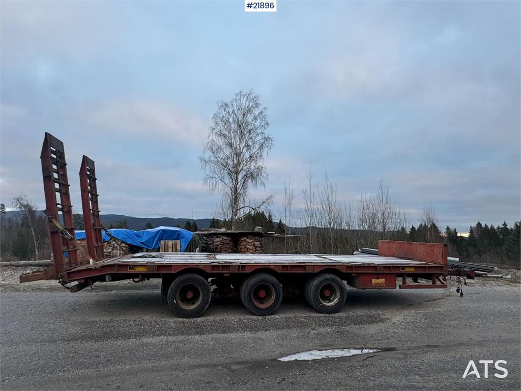NC 3-axle machine trailer