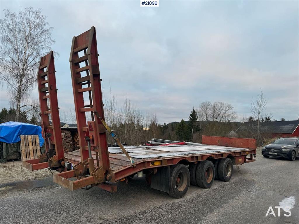 NC 3-axle machine trailer