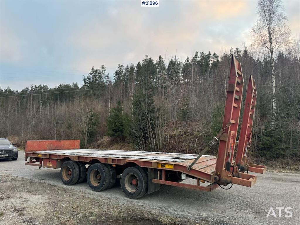 NC 3-axle machine trailer