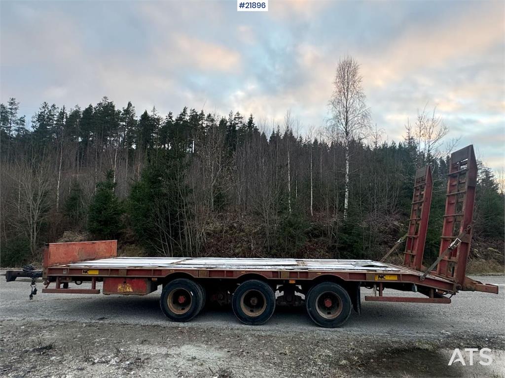 NC 3-axle machine trailer