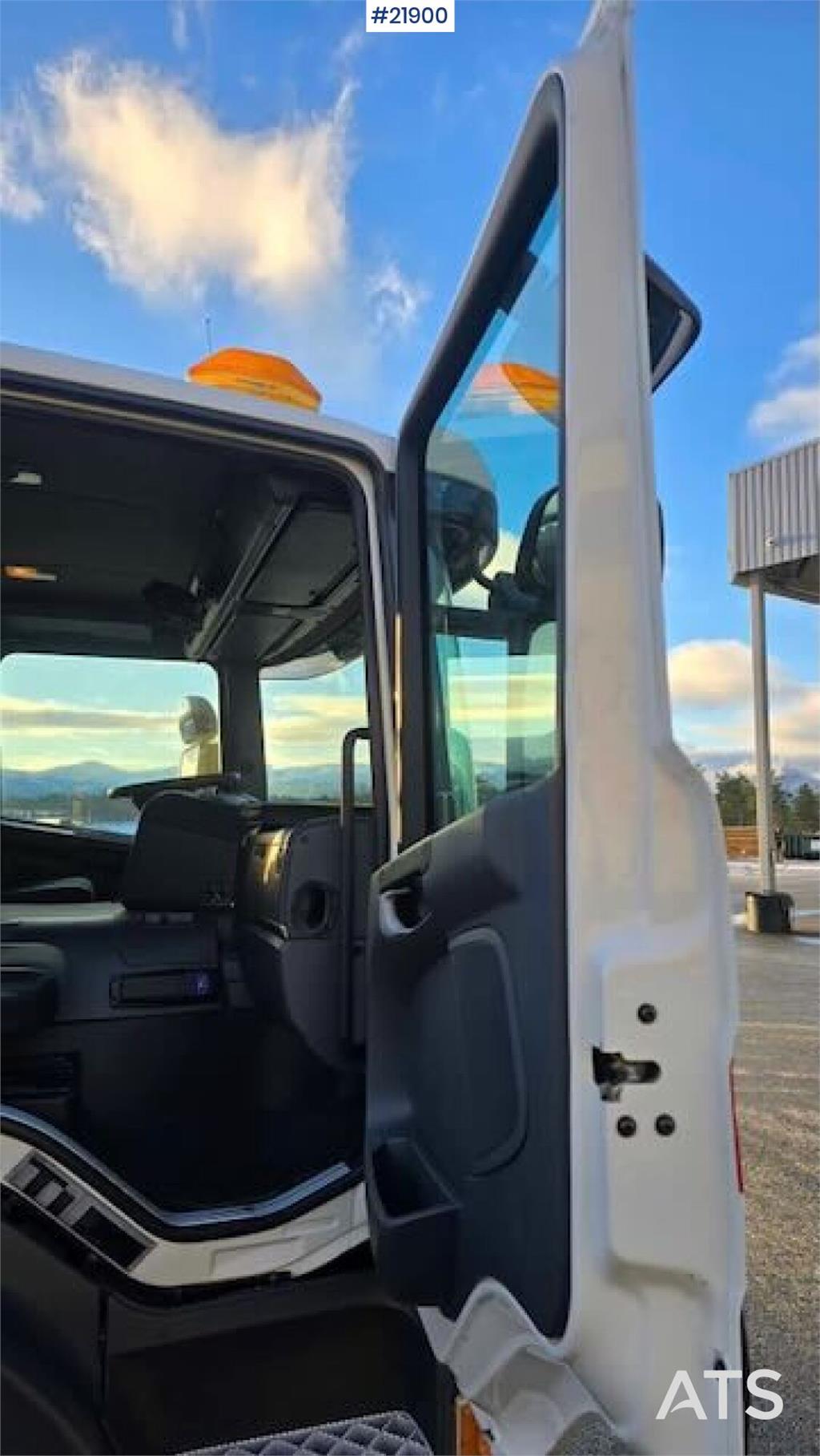 Scania P400 crane truck w/ 2017 Palfinger PK-19.001 crane