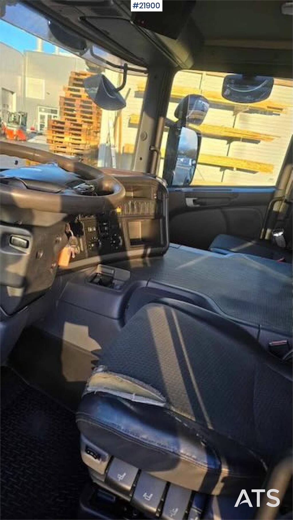 Scania P400 crane truck w/ 2017 Palfinger PK-19.001 crane