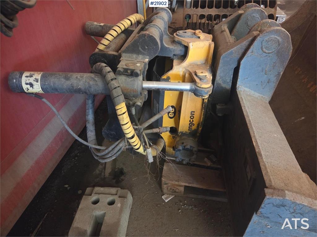 Engcon EC20 Rototilt w/ Cleaning tray.