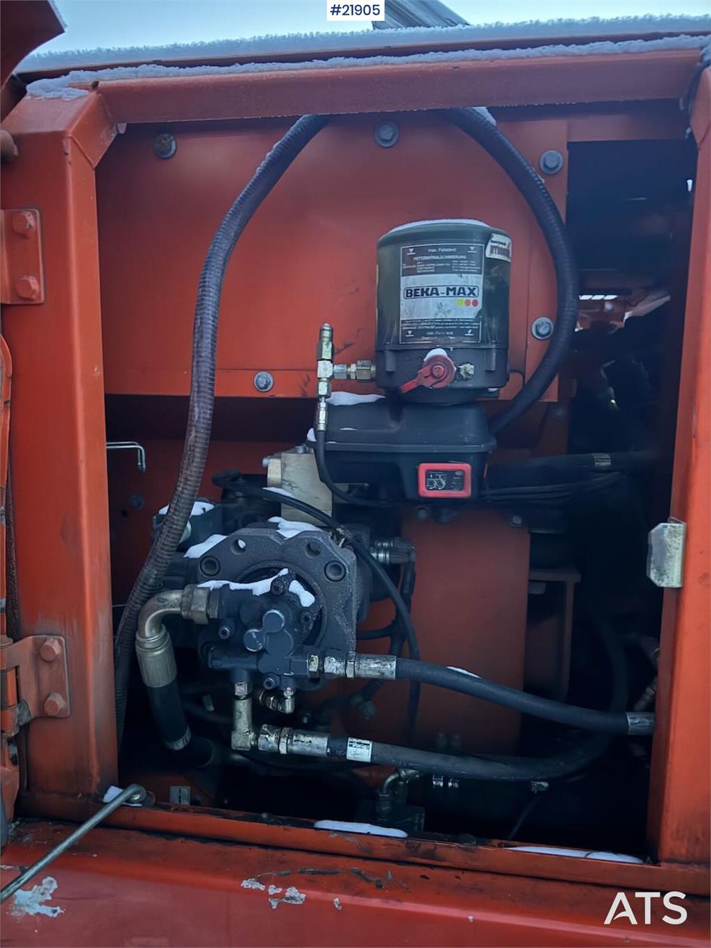 Doosan DX140LC tracked excavator with Engcon tilt and 2 b