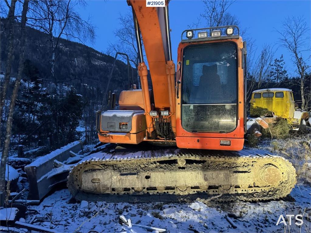 Doosan DX140LC tracked excavator with Engcon tilt and 2 b