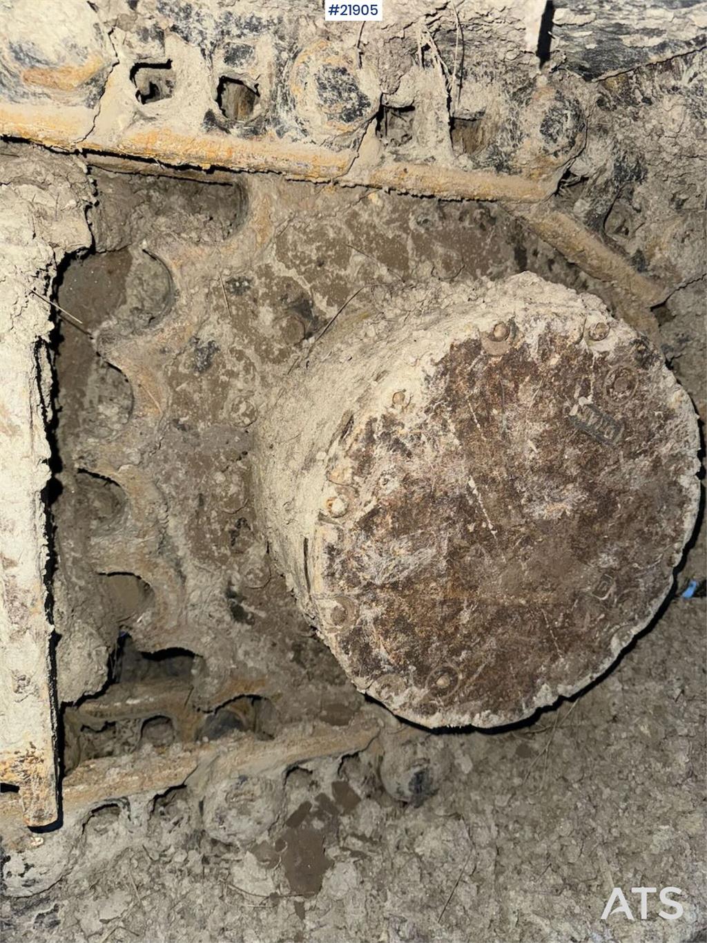 Doosan DX140LC tracked excavator with Engcon tilt and 2 b