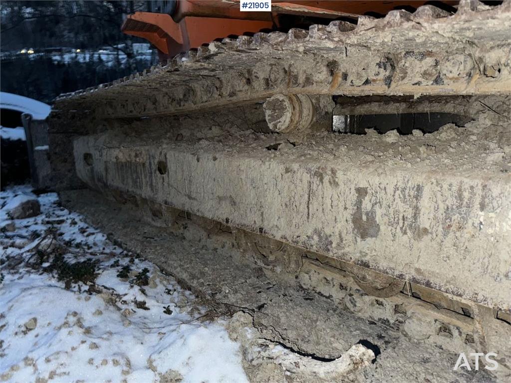 Doosan DX140LC tracked excavator with Engcon tilt and 2 b