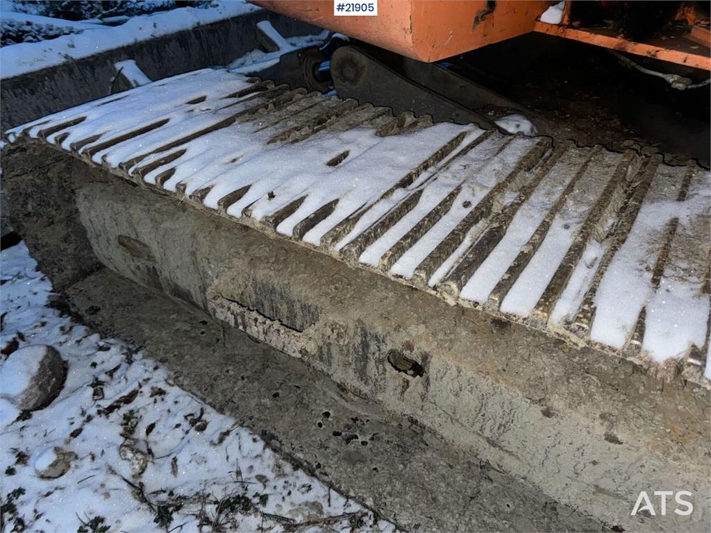 Doosan DX140LC tracked excavator with Engcon tilt and 2 b