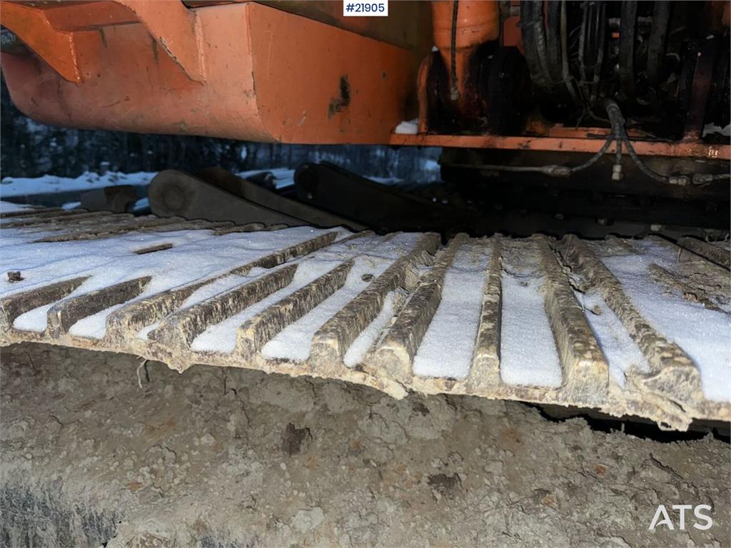 Doosan DX140LC tracked excavator with Engcon tilt and 2 b