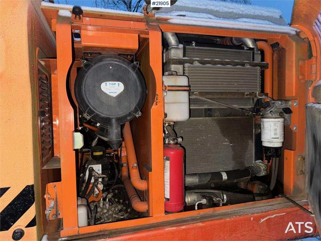 Doosan DX140LC tracked excavator with Engcon tilt and 2 b