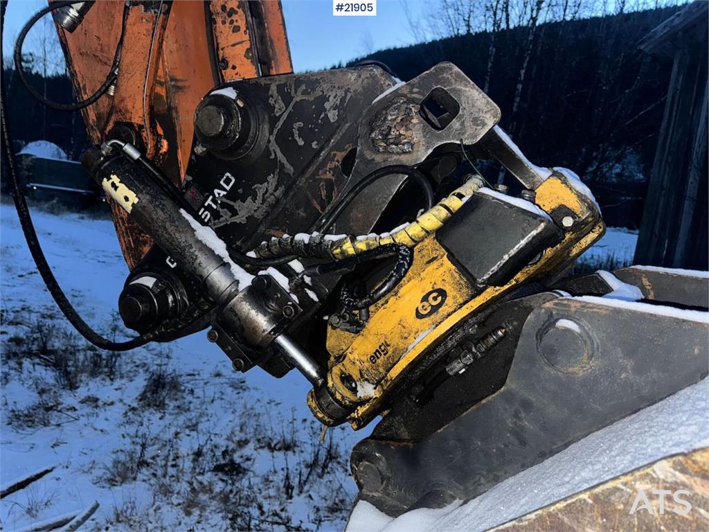 Doosan DX140LC tracked excavator with Engcon tilt and 2 b