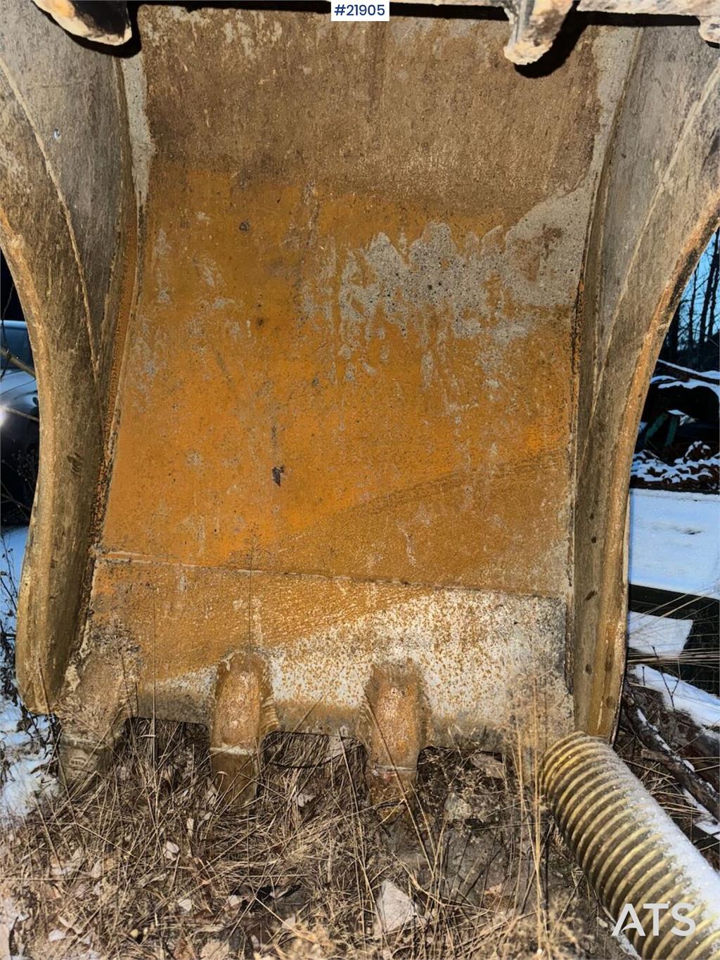 Doosan DX140LC tracked excavator with Engcon tilt and 2 b