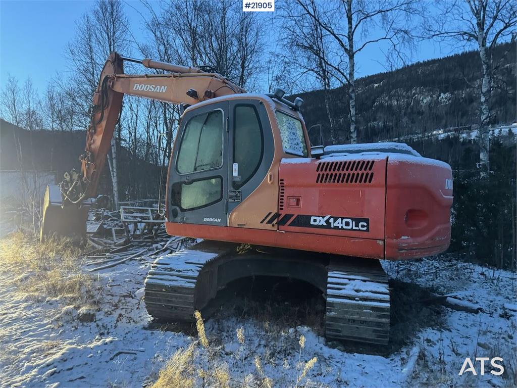Doosan DX140LC tracked excavator with Engcon tilt and 2 b