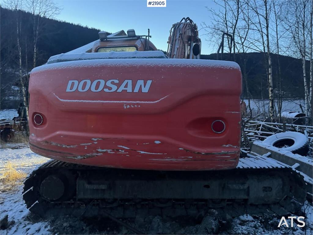 Doosan DX140LC tracked excavator with Engcon tilt and 2 b