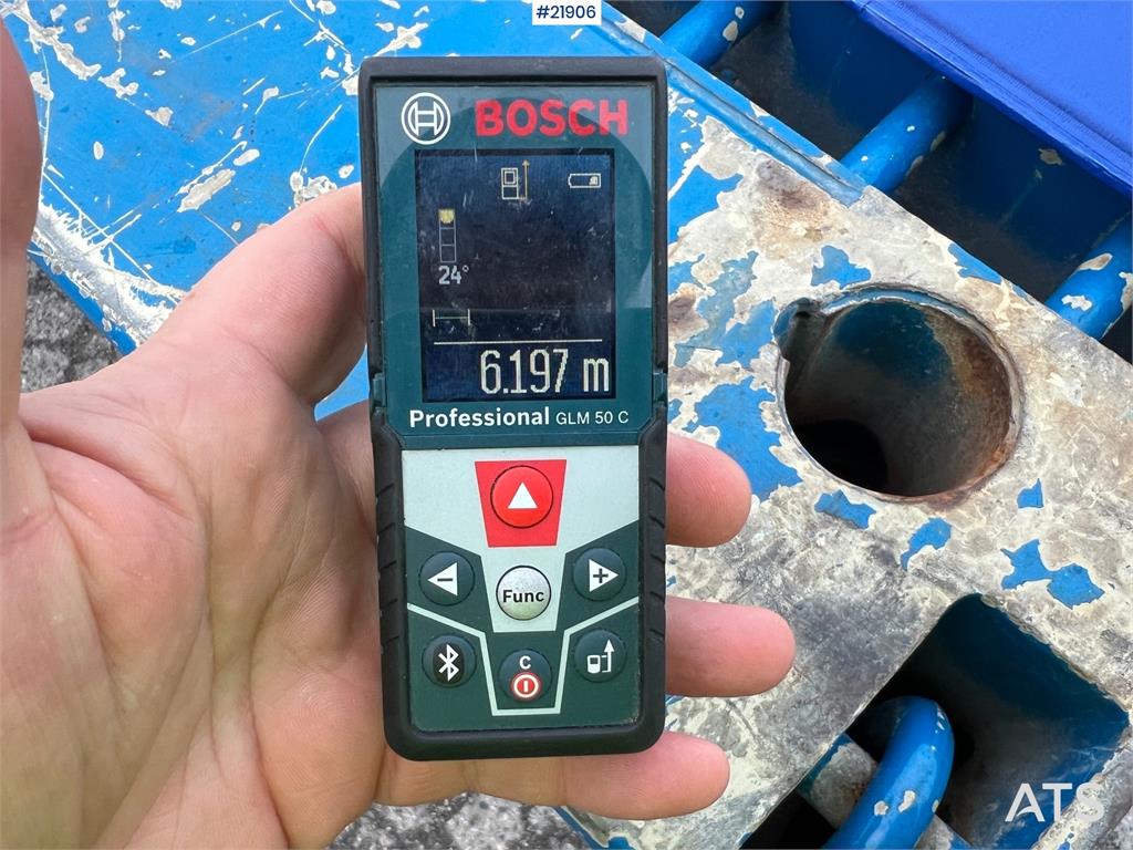 Scania R580 8x2 crane truck w/ 95t/m hmf crane, jib, winc