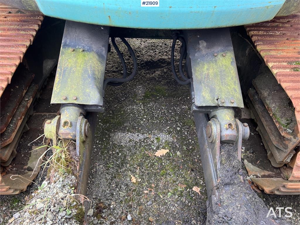 Kobelco sk135SRLC w/ sanding bucket and digging bucket