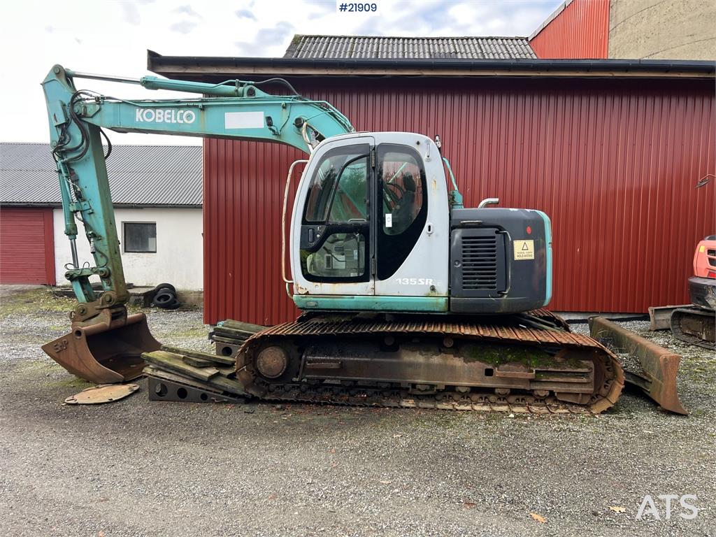 Kobelco sk135SRLC w/ sanding bucket and digging bucket