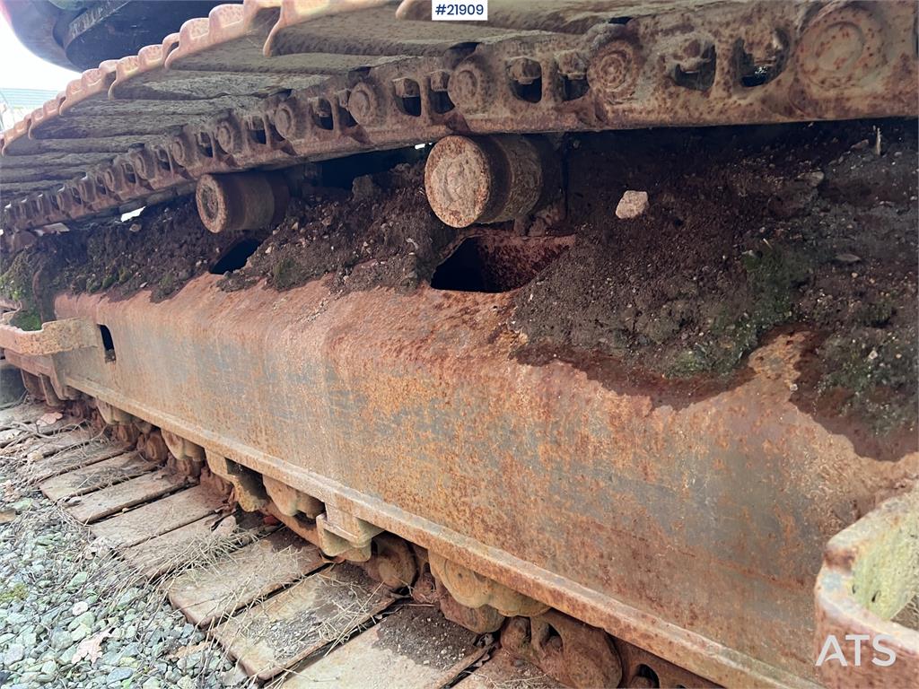 Kobelco sk135SRLC w/ sanding bucket and digging bucket