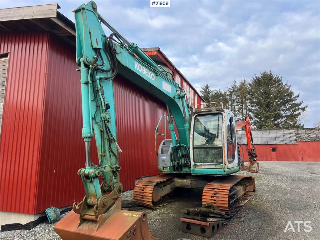 Kobelco sk135SRLC w/ sanding bucket and digging bucket