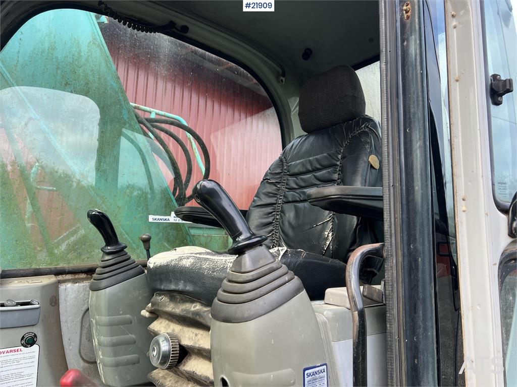 Kobelco sk135SRLC w/ sanding bucket and digging bucket