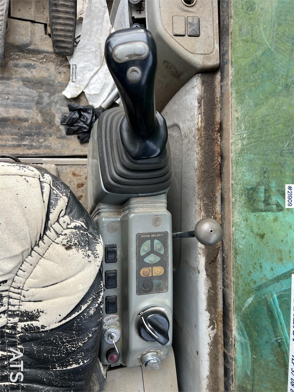 Kobelco sk135SRLC w/ sanding bucket and digging bucket