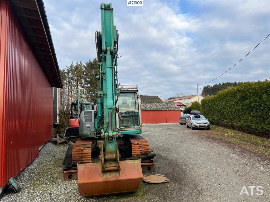 Kobelco sk135SRLC w/ sanding bucket and digging bucket