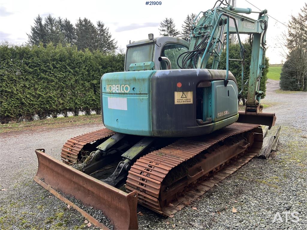 Kobelco sk135SRLC w/ sanding bucket and digging bucket