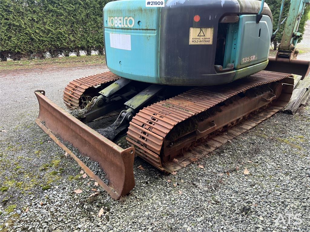 Kobelco sk135SRLC w/ sanding bucket and digging bucket