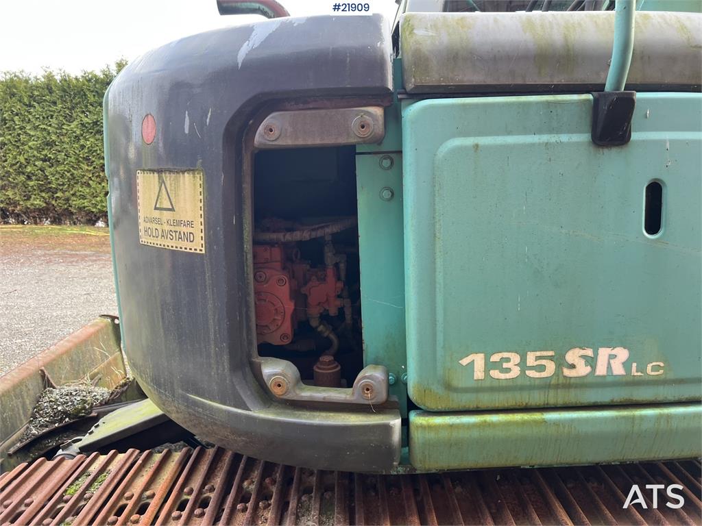 Kobelco sk135SRLC w/ sanding bucket and digging bucket