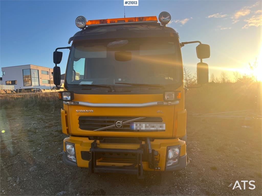 Volvo FL240 brøyterigget kranbil m/ HMF735 kran, grabb o