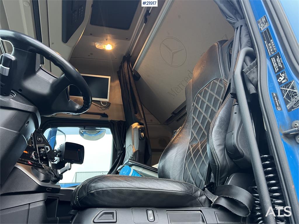 Mercedes-Benz Actros 6x2 flatbed truck w/ 2012 konar 2 axle flat