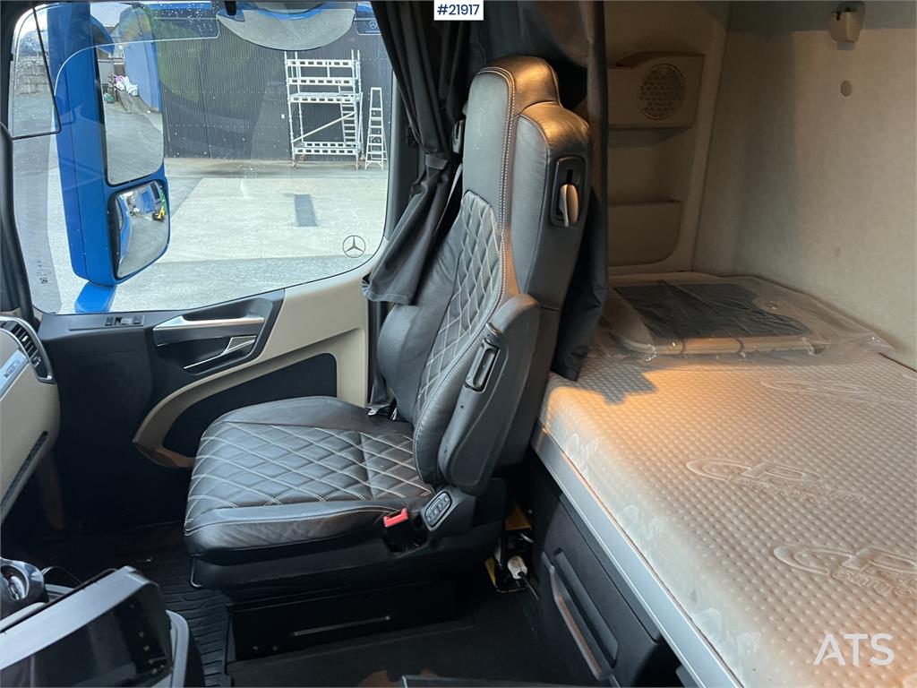 Mercedes-Benz Actros 6x2 flatbed truck w/ 2012 konar 2 axle flat