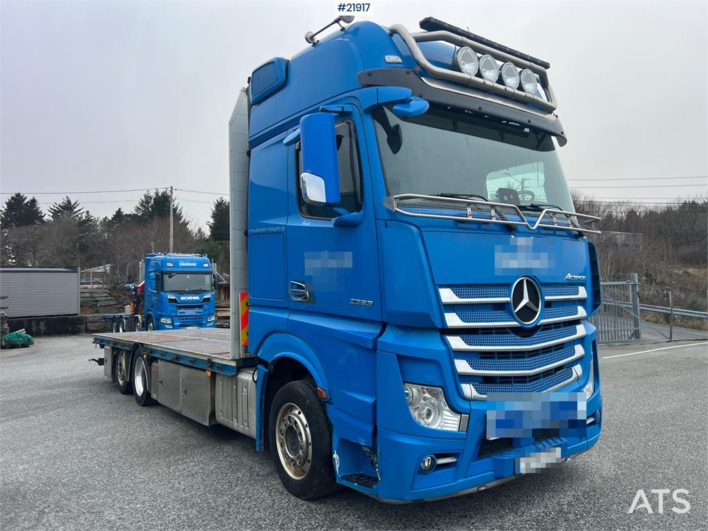 Mercedes-Benz Actros 6x2 flatbed truck w/ 2012 konar 2 axle flat