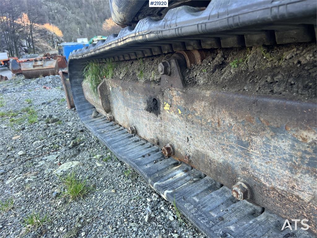 Doosan DX62R-3 excavator w/ rototilt, sanding bucket and